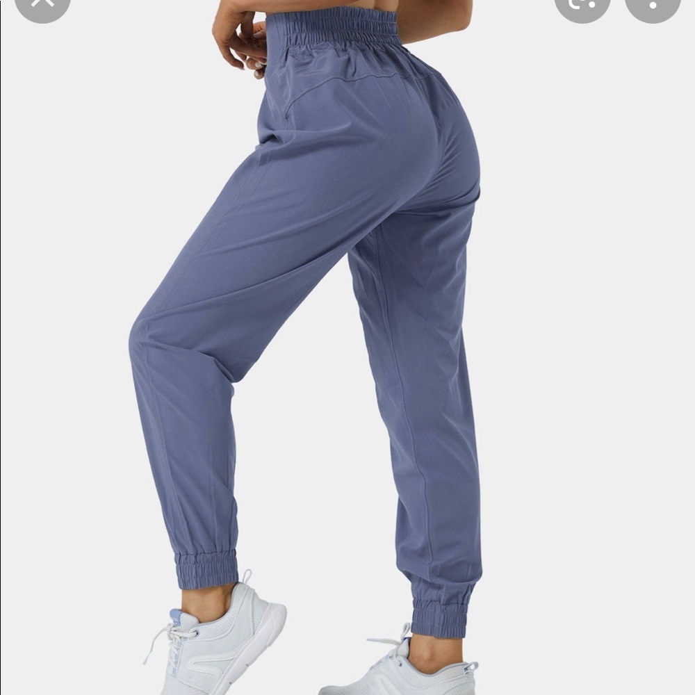 Halara High waisted elastic waistband joggers - NWT!!